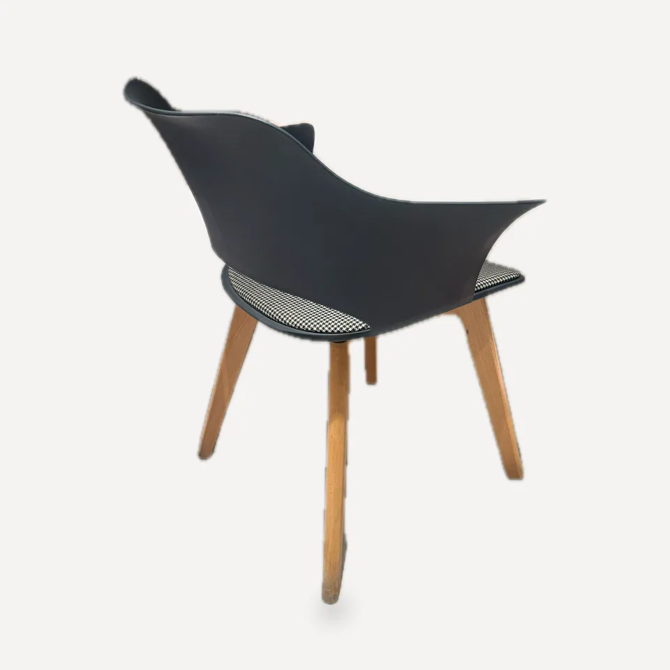Pad Shell Armchair view 2